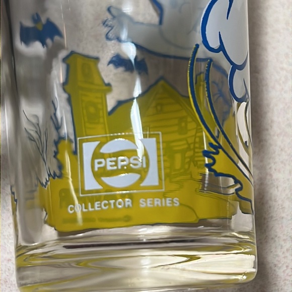 Casper drinking Pepsi glass - Picture 5 of 6